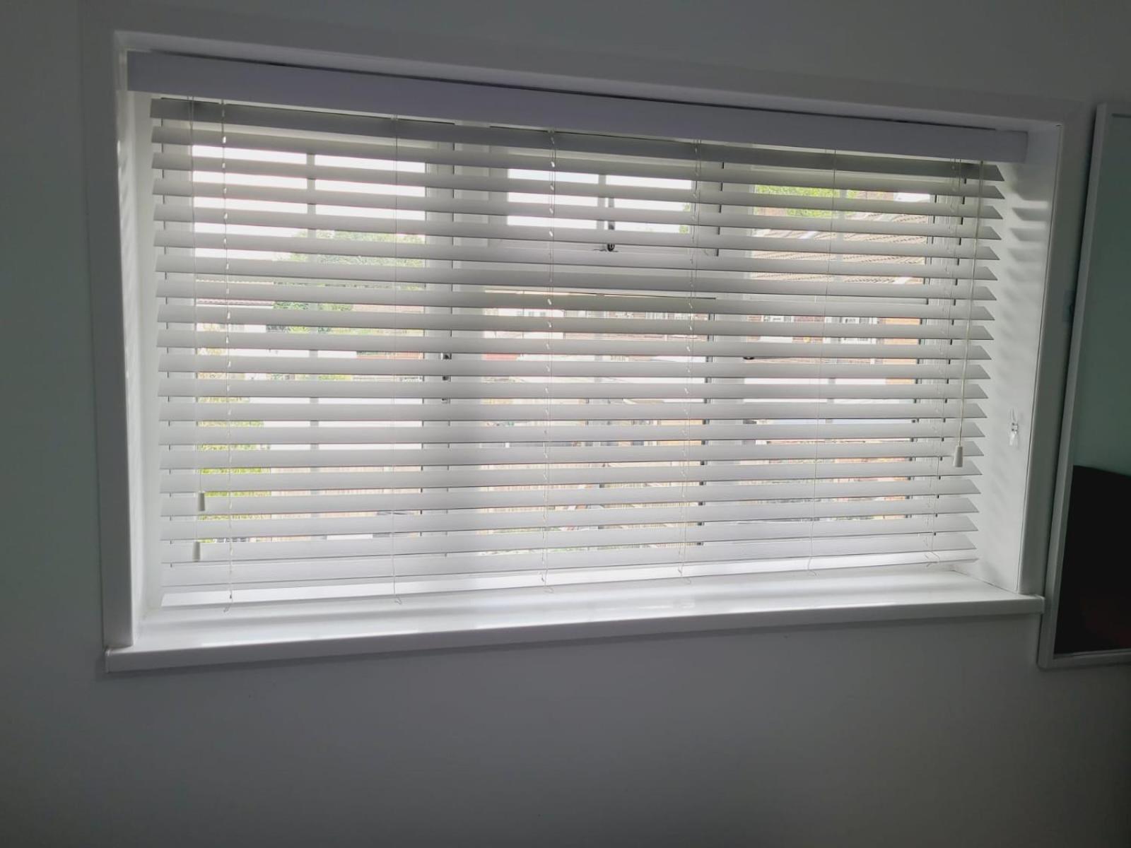 Roomz-Gatwick-London-Airport Parking-Travel Service Ifield Extérieur photo