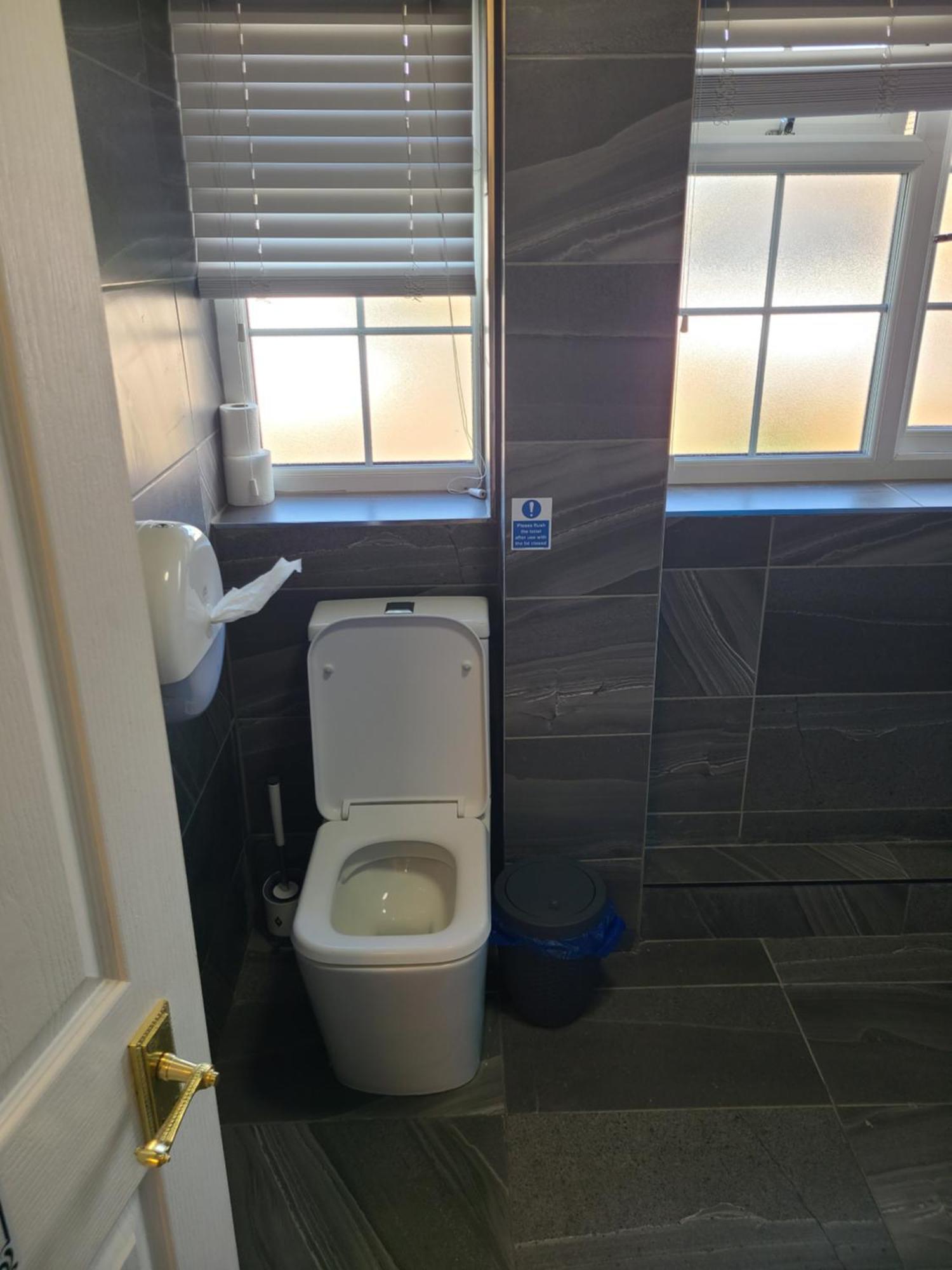Roomz-Gatwick-London-Airport Parking-Travel Service Ifield Extérieur photo
